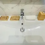 Old Town Place Rossetti Themed 2br Full Air Conditioning شقة