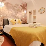 Old Town Place Rossetti Themed 2br Full Air Conditioning