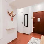 Old Town Place Rossetti Themed 2br Full Air Conditioning نيس