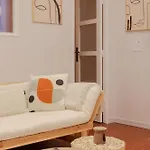 Old Town Place Rossetti Themed 2br Full Air Conditioning نيس