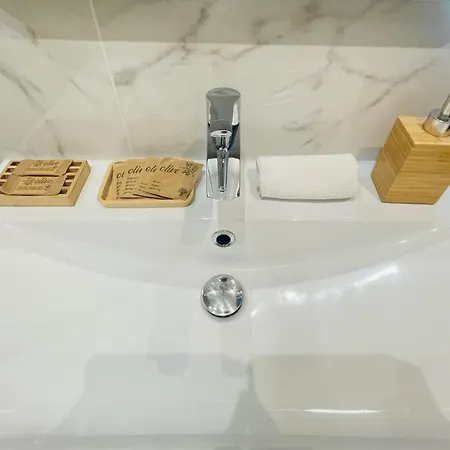 Old Town Place Rossetti Themed 2br Full Air Conditioning アパート